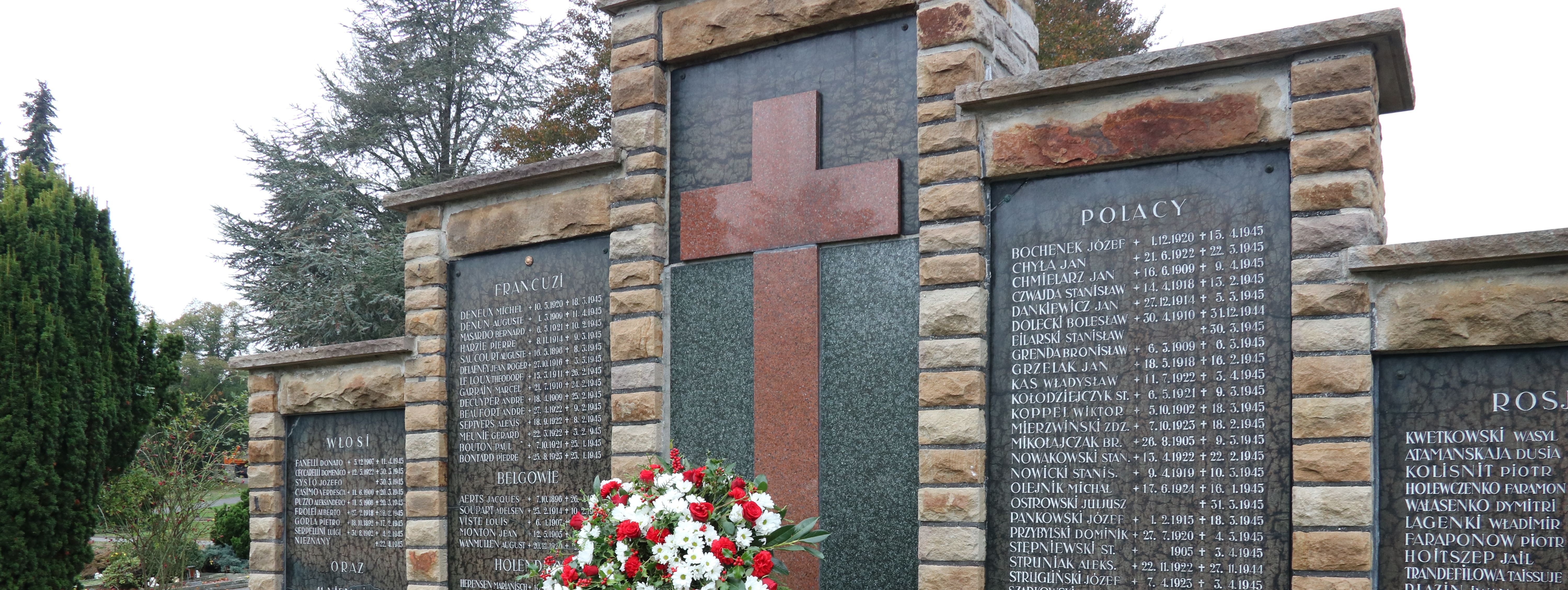 Die Gedänkstätte mitten auf dem Friedhof in Lendringsen.