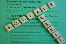 Schrift Scrabble Soziale Arbeit