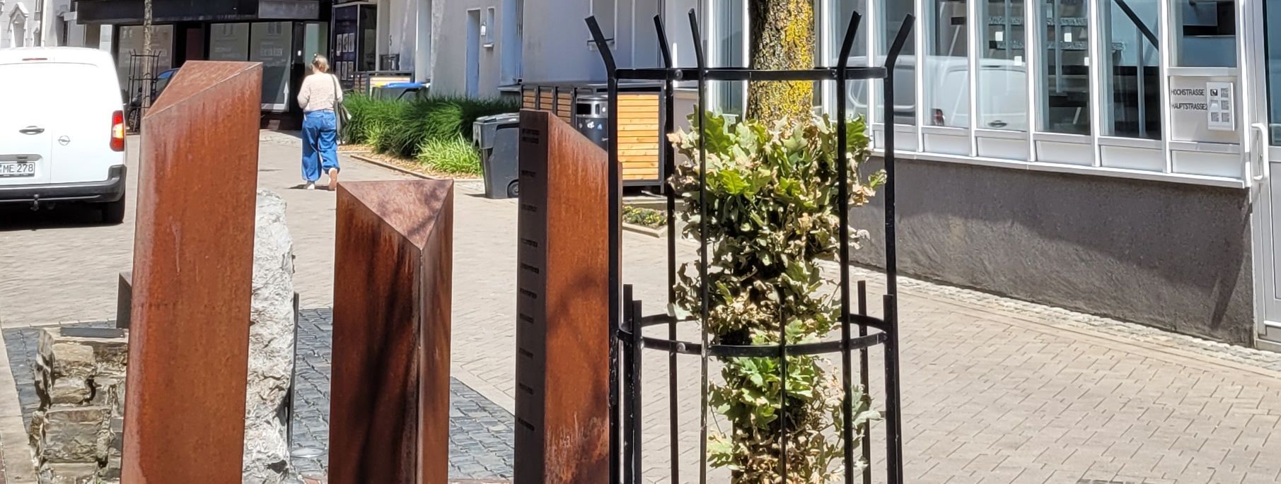 Die Stieleiche am "Ort des Erinnerns" in der Hochstraße muss ausgetauscht werden.