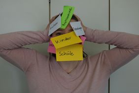 Wie lässt sich Sorgearbeit gerechter verteilen? Und warum fühlen sich viele Menschen - insbesondere Frauen - im Alltag dauerhaft überlastet, obwohl die Aufgaben „eigentlich“ aufgeteilt sind? Mit diesen Fragen beschäftigt sich eine Informationsveranstaltung zum Thema Mental Load und Care-Arbeit.