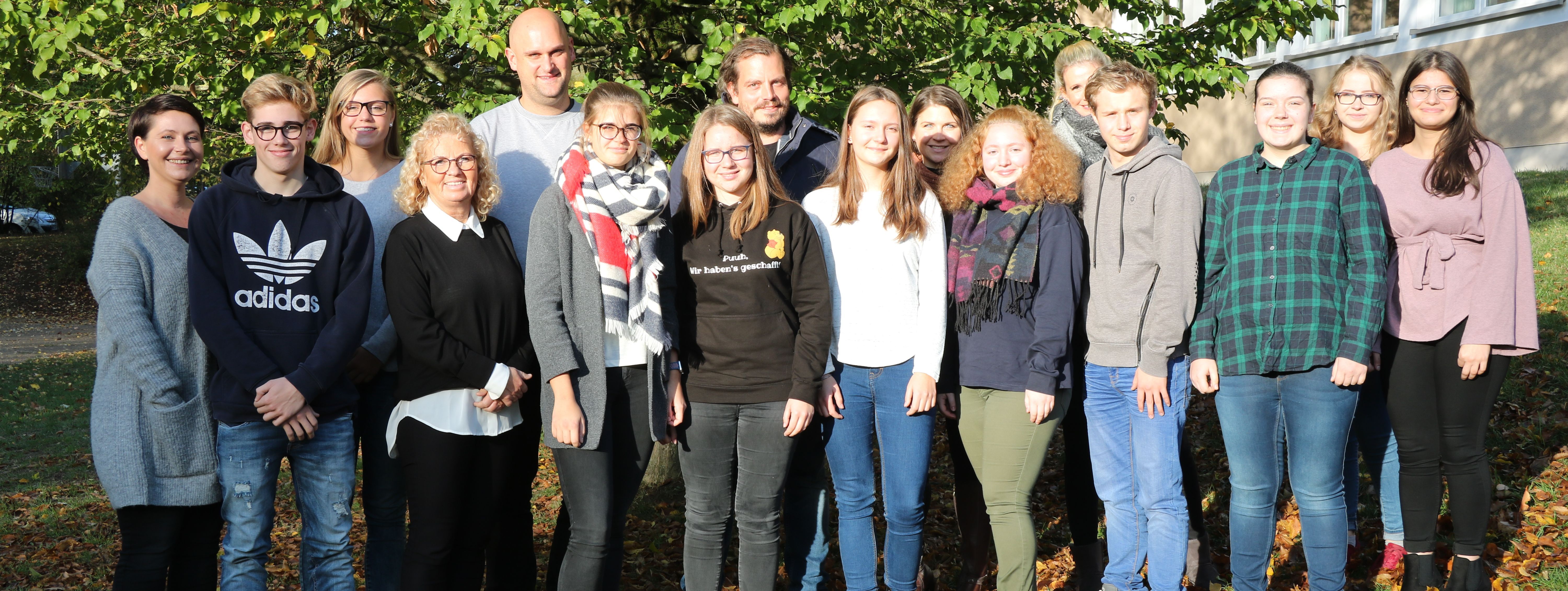 Die Schülersprecher der weiterführenden Schulen in Menden mit den SV-Lehrern und Organisatoren von "Augen auf!"