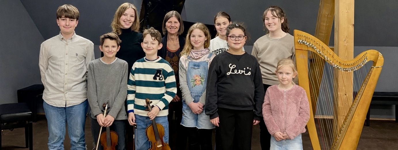 V.l.: Karel Tan Yasar, Anton Bücker, Hanna Krylova, Elja Küper, Martina Busemann, Johanna Nagel, Lilli Höppe, Greta Höppe, Zoe Orlich, Lea Wiens.