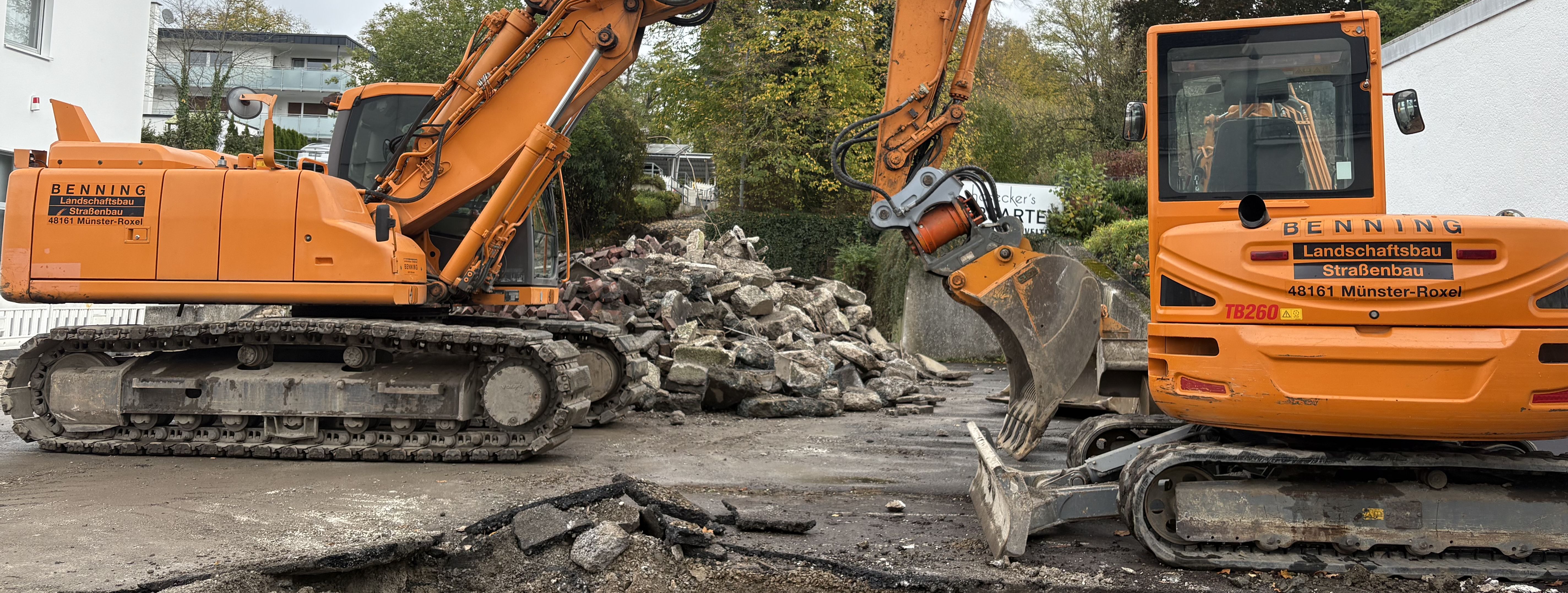 Bauarbeiten zur "Lebensader Lendringsen" am Treppenaufgang zwischen Lendringser Hauptstraße und der Kirche St. Josef.