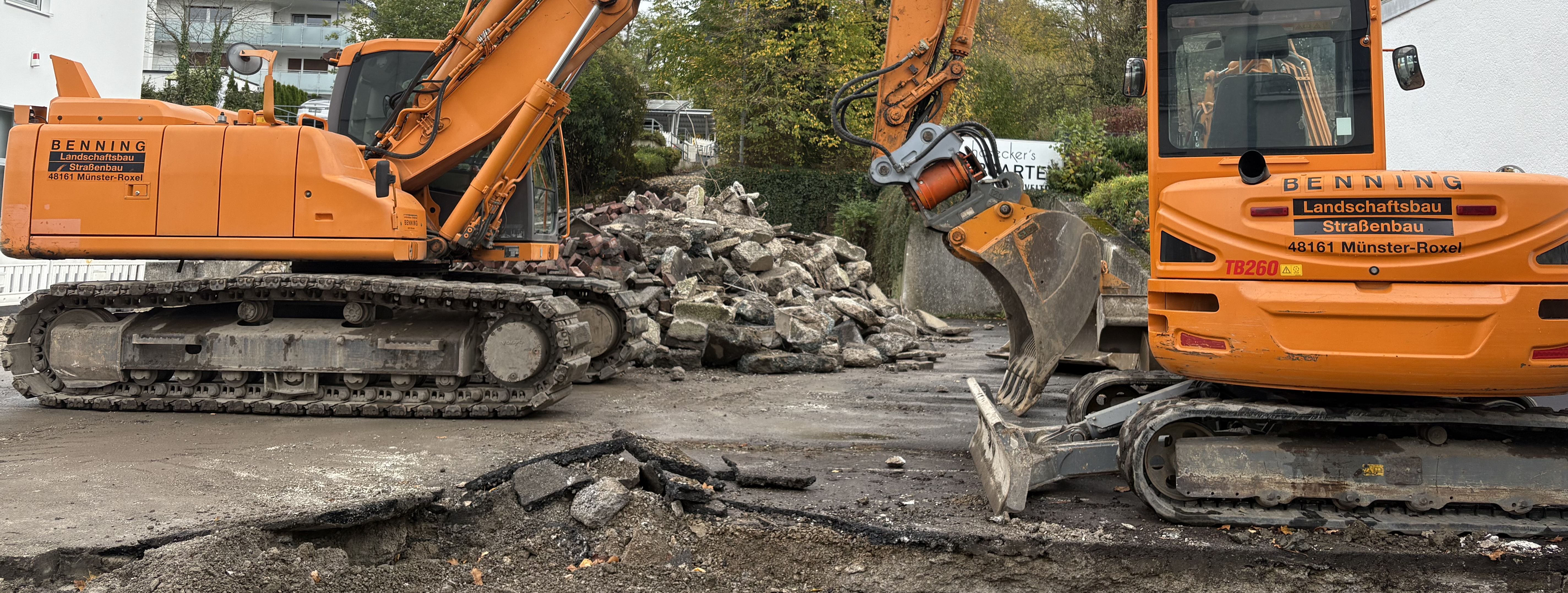 Bauarbeiten zur "Lebensader Lendringsen" am Treppenaufgang zwischen Lendringser Hauptstraße und der Kirche St. Josef.