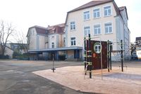 Das Foto zeigt das Gebäude des Gymnasiums an der Hönne in der Wilhelmstraße von der Rückseite.
