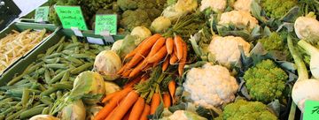 Gemüsestand auf dem Mendener Wochenmarkt