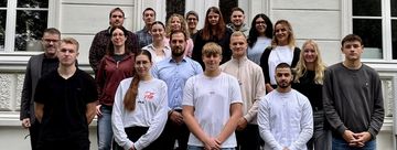 17 neue Auszubildende in neun verschiedenen Berufen bei der Stadt Menden. 
