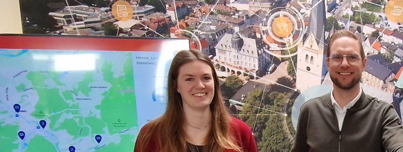 (v.l.) Svenja Schönert und Robin Eisbach (mendigital), Sebastian Klein und Dennis Ignasiak (Team IT der Stadt Menden).