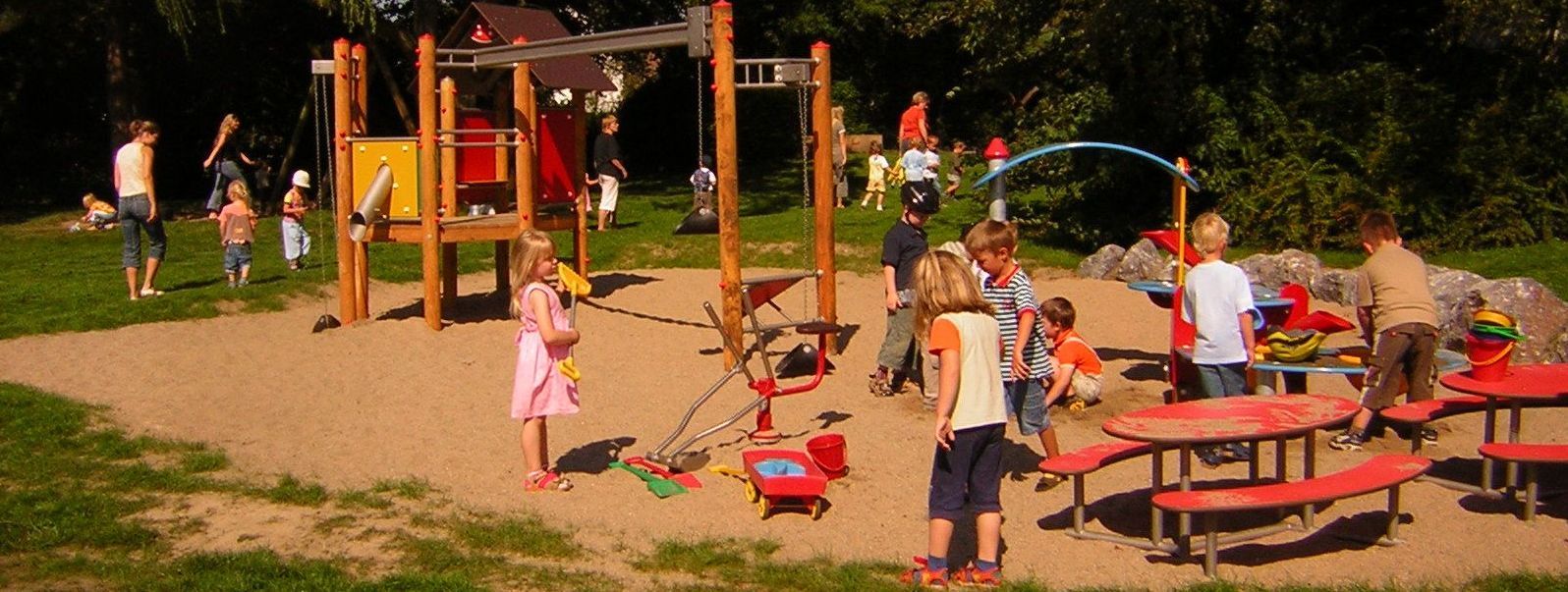 Link zur Themenseite "Öffentliche Spielflächen"