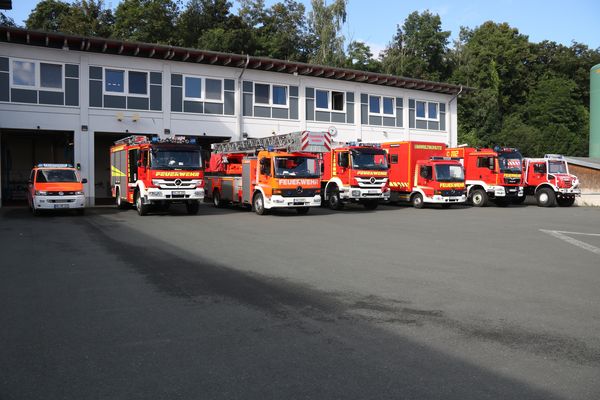 Fuhrpark der Feuerwehr Menden an der Feuer- und Rettungswache am Ziegelbrand