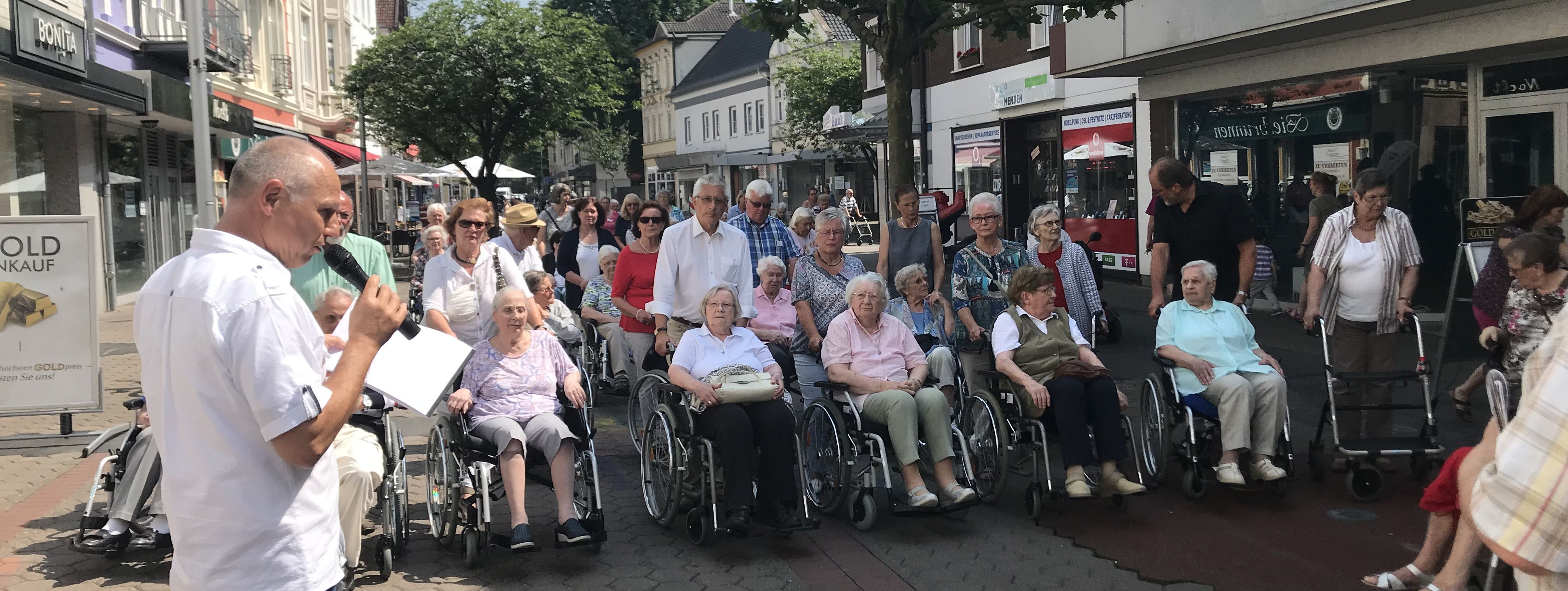 Baustellenspaziergang mit anschließemdem Kaffeetrinken