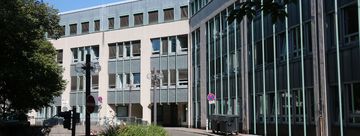 Das Neue Rathaus der Stadt Menden, zu sehen ist die Rückseite vom Westwall aus gesehen.