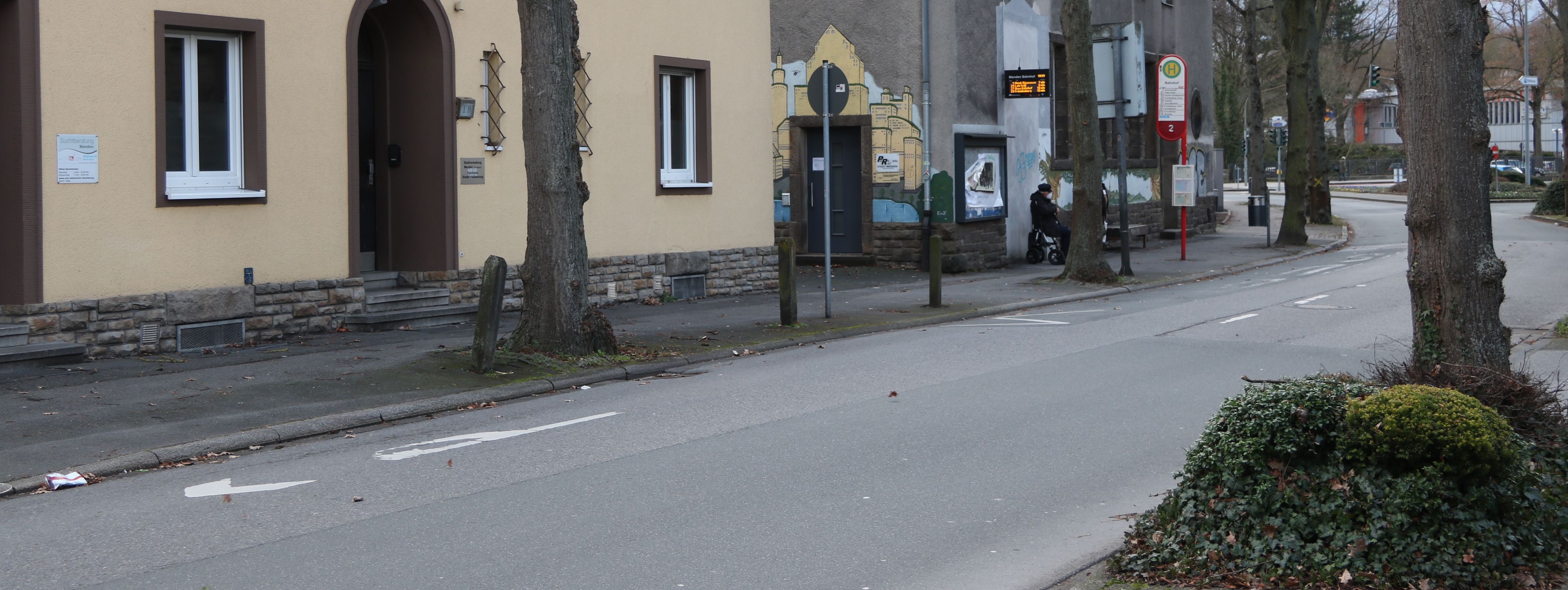 Die Bushaltestelle an der Straße "Westwall" in Menden.