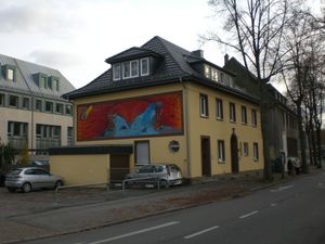 Das Gebäude der Stadtentwässerung am Westwall 19 befindet sich auf der Rückseite des Rathauses, gegenüber der evangelischen Kirche.