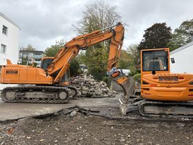 Bauarbeiten zur "Lebensader Lendringsen" am Treppenaufgang zwischen Lendringser Hauptstraße und der Kirche St. Josef. (Foto: Vanessa Wittenburg/Stadt Menden)